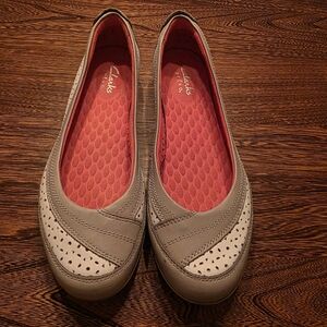 Clarks Privo Leather White Cream Perforated Comfort Ballet Flats 9M